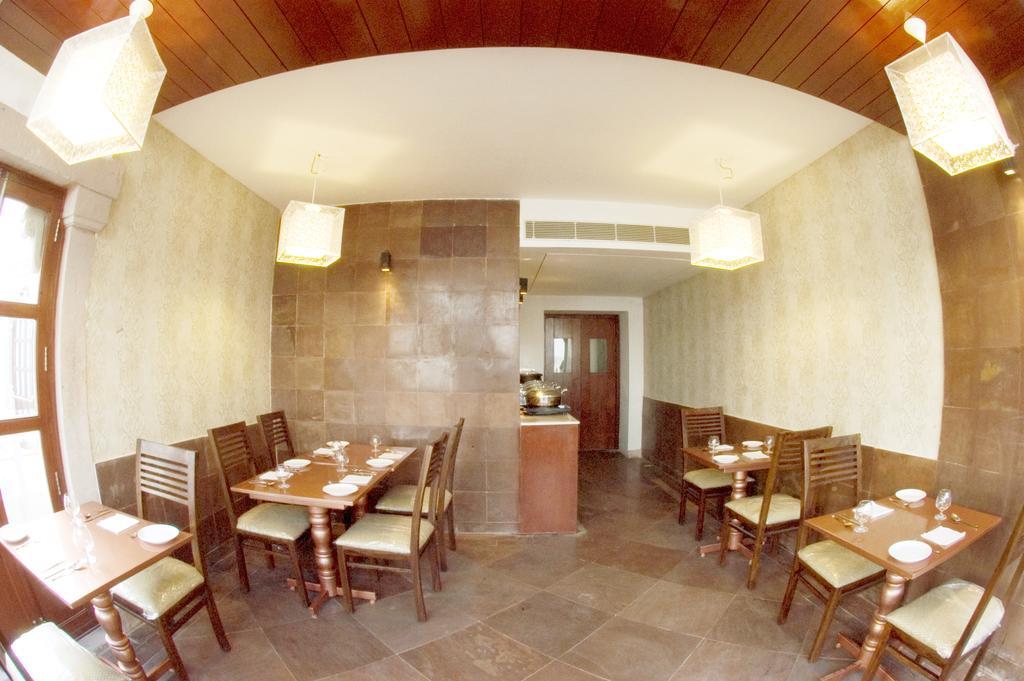 מלון ורנאסי Guleria Kothi At Ganges מראה חיצוני תמונה