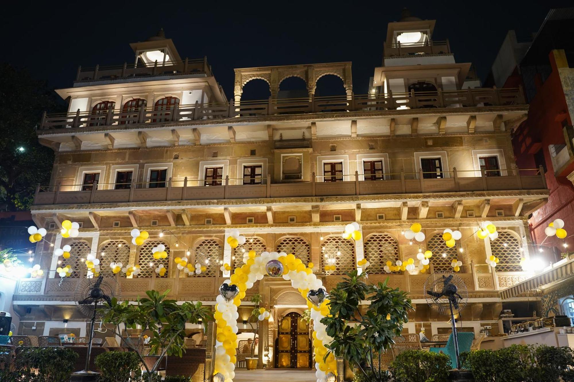 מלון ורנאסי Guleria Kothi At Ganges מראה חיצוני תמונה