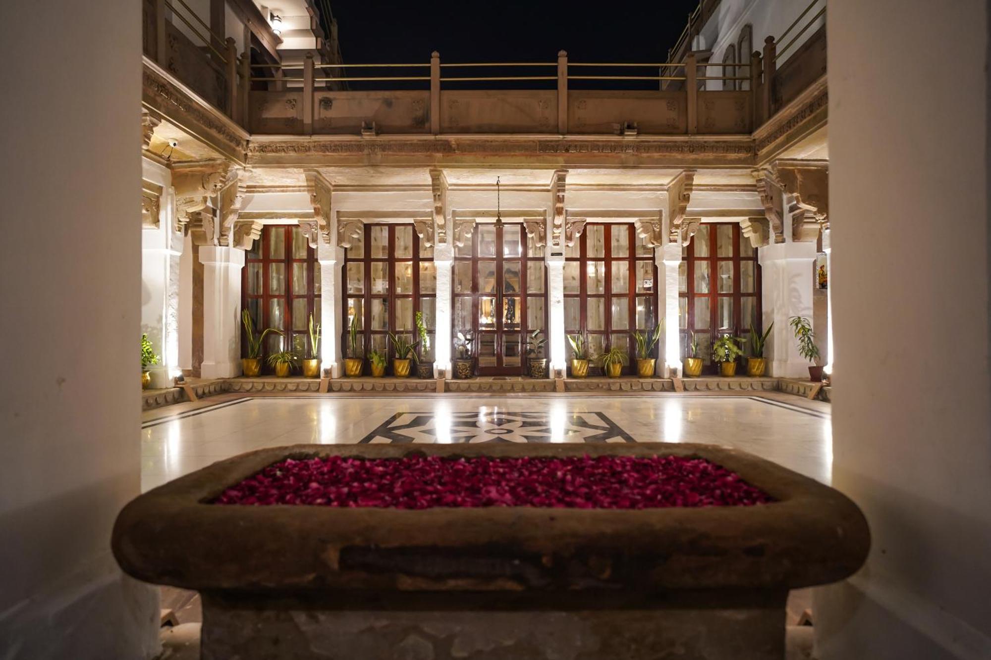 מלון ורנאסי Guleria Kothi At Ganges מראה חיצוני תמונה