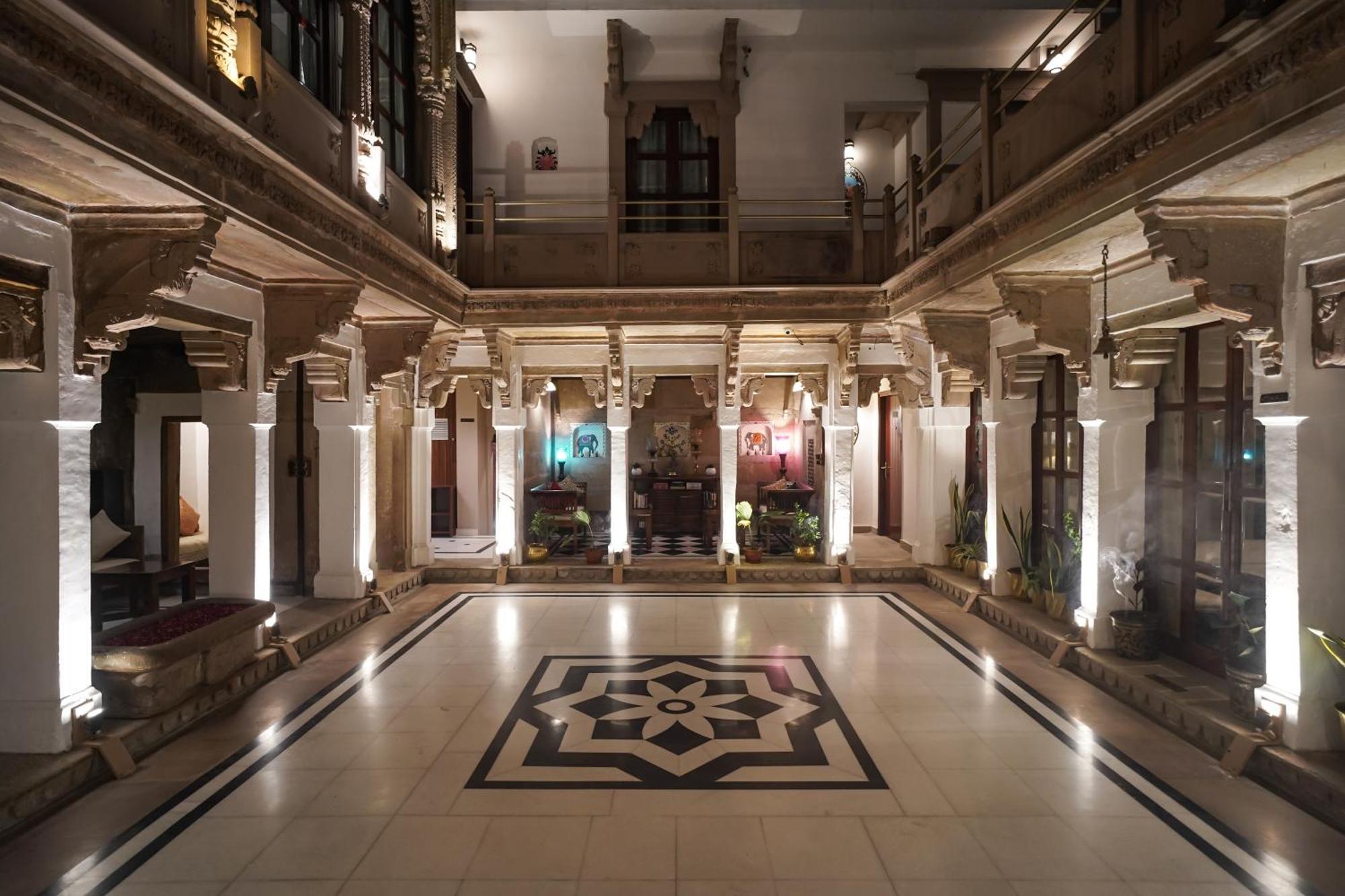 מלון ורנאסי Guleria Kothi At Ganges מראה חיצוני תמונה