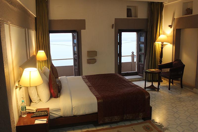 מלון ורנאסי Guleria Kothi At Ganges מראה חיצוני תמונה
