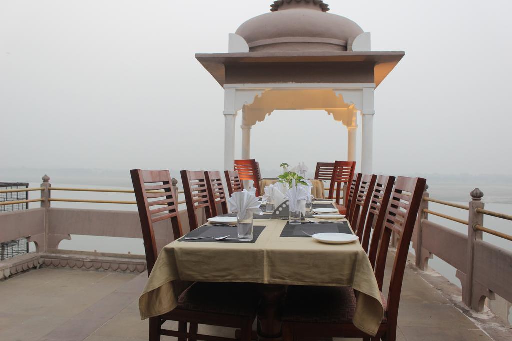 מלון ורנאסי Guleria Kothi At Ganges מראה חיצוני תמונה