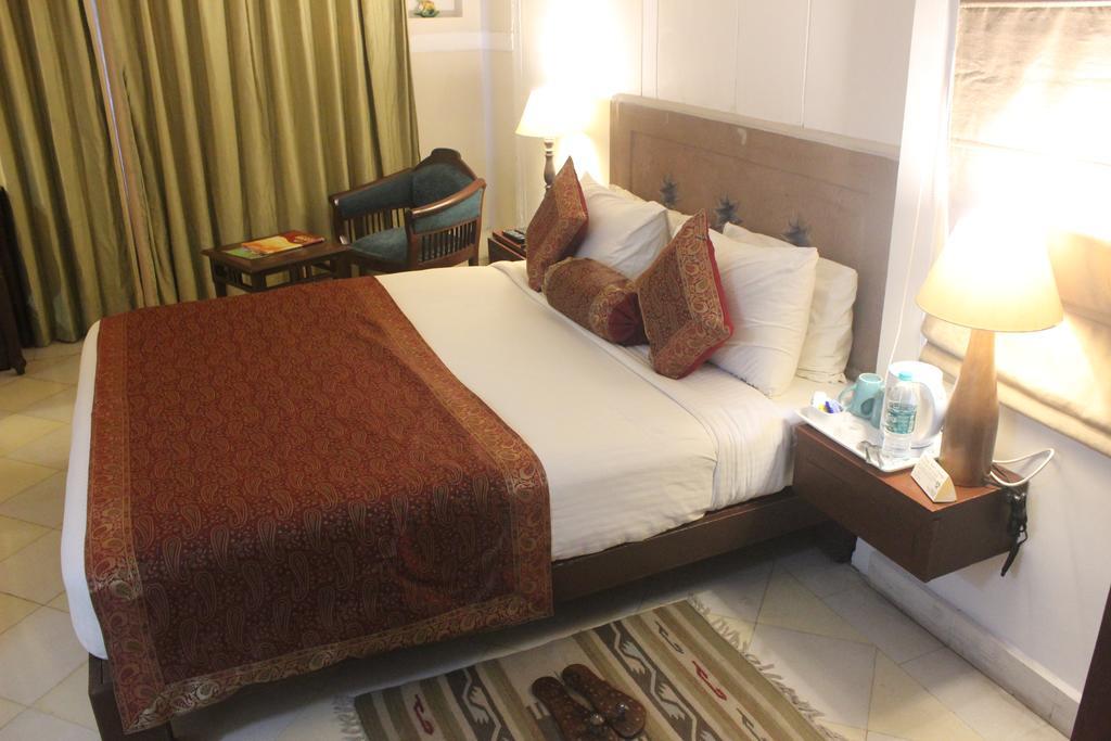 מלון ורנאסי Guleria Kothi At Ganges מראה חיצוני תמונה