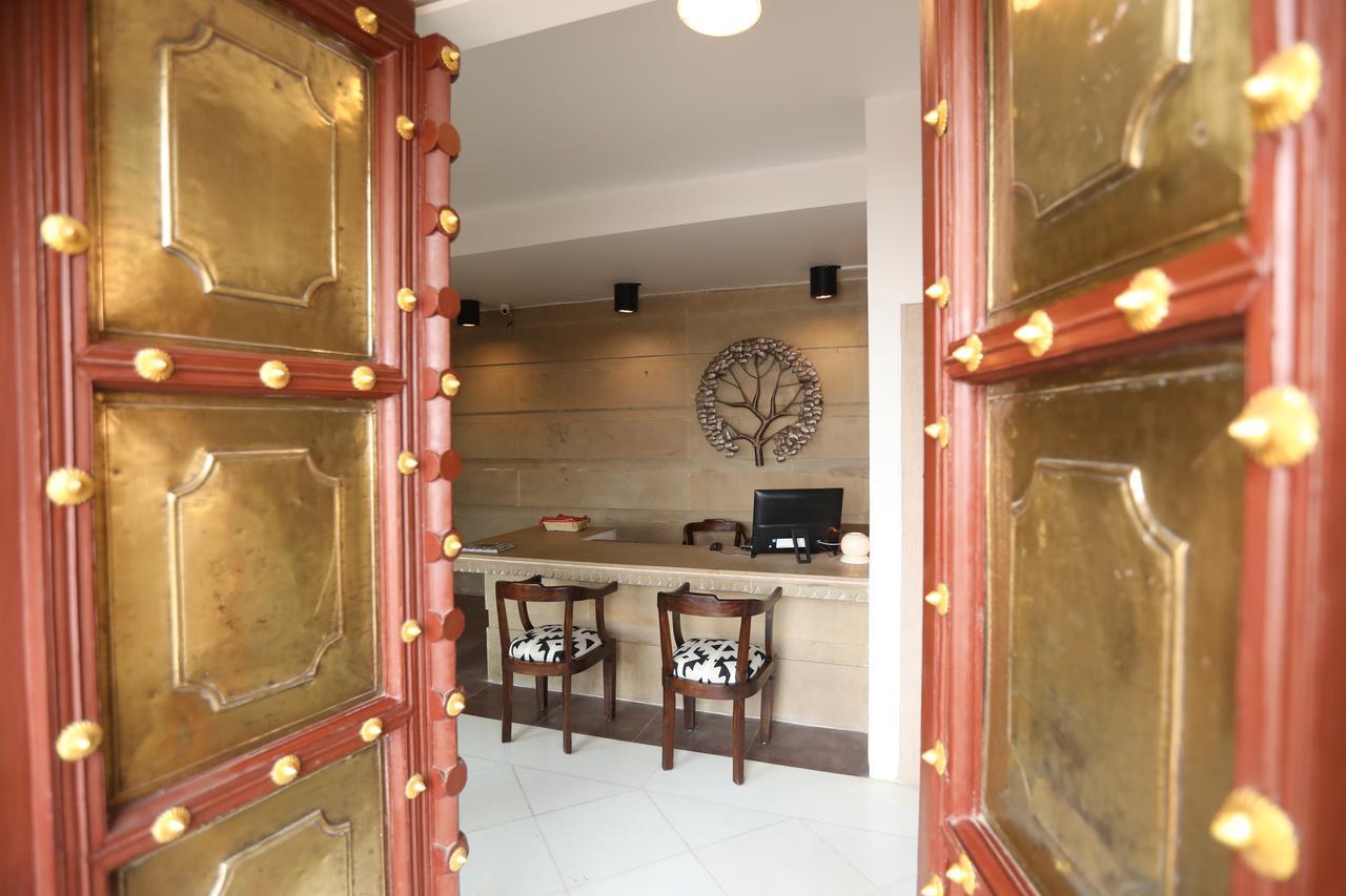 מלון ורנאסי Guleria Kothi At Ganges מראה חיצוני תמונה